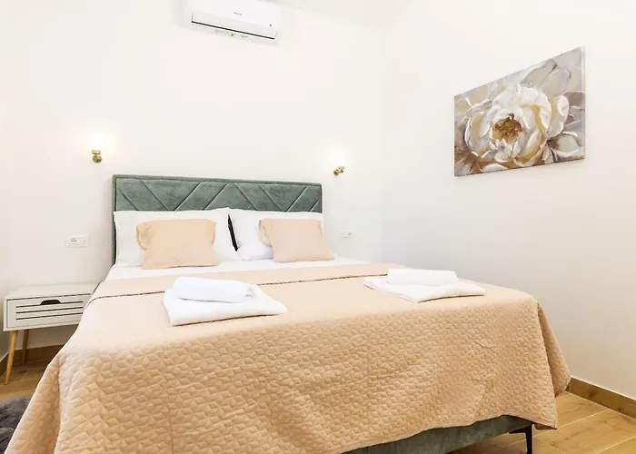 Apartment M